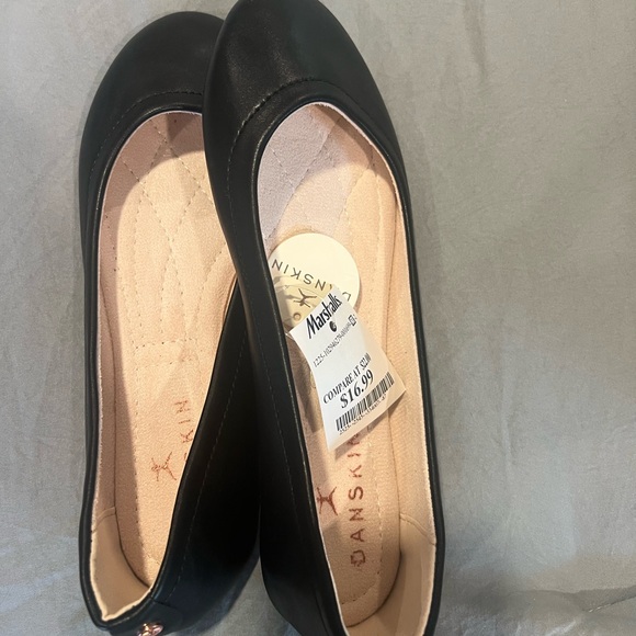 Danskin Black Women's Flats - Picture 1 of 2